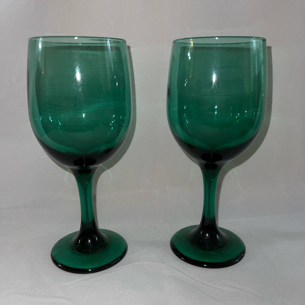 Set of 2 Vintage Juniper Green Libbey Premier Wine Glasses